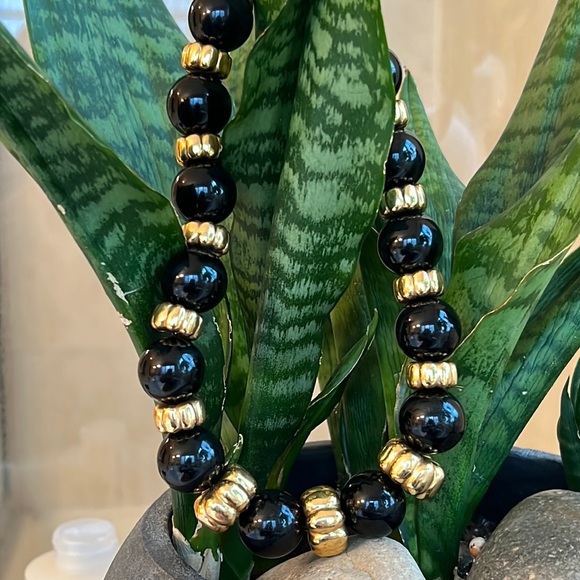 Vintage Jewelry - 18 karat gold and black onyx necklace